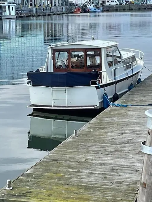 Botel Suesses Motorboot - Bremen Ueberseestadt Deutschland