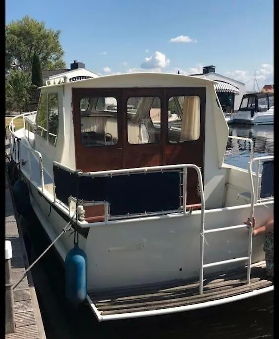 Suesses Motorboot - Bremen Ueberseestadt Germany