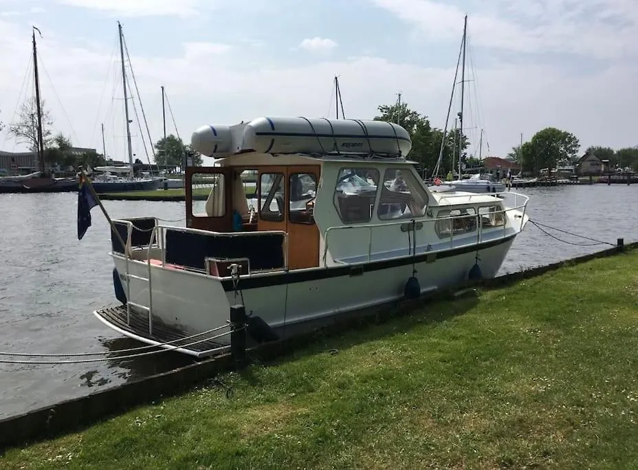 Botel Suesses Motorboot - Bremen Ueberseestadt Germany