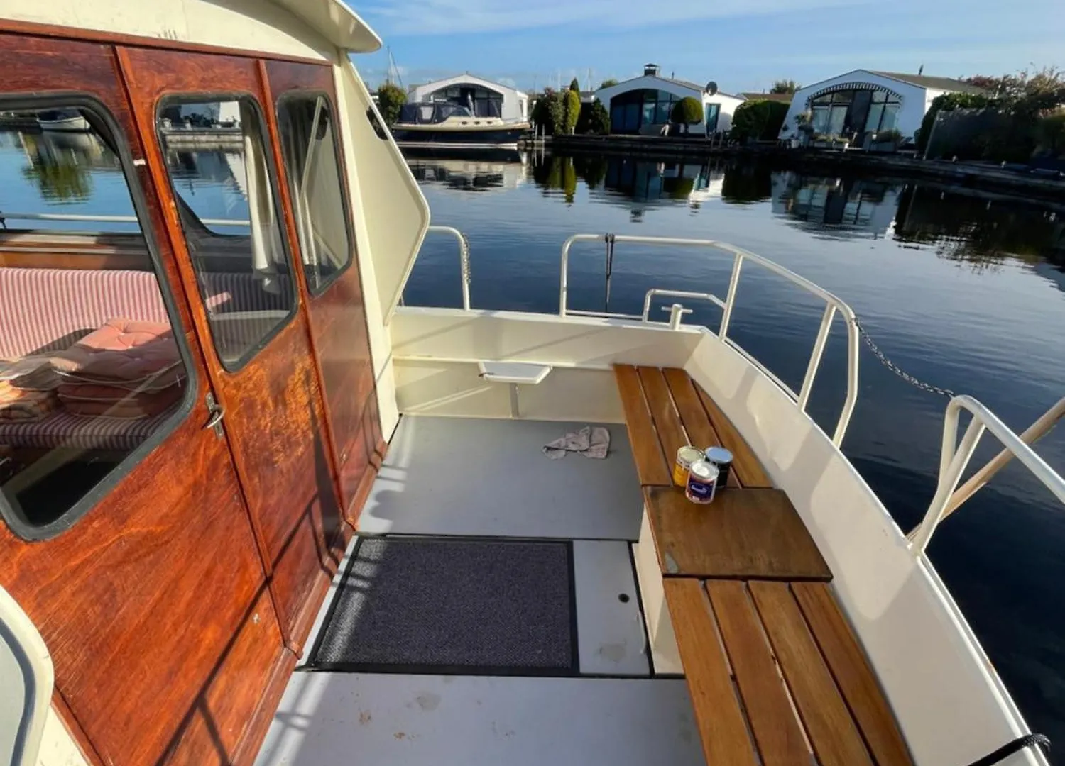 Suesses Motorboot - Bremen Ueberseestadt Germany