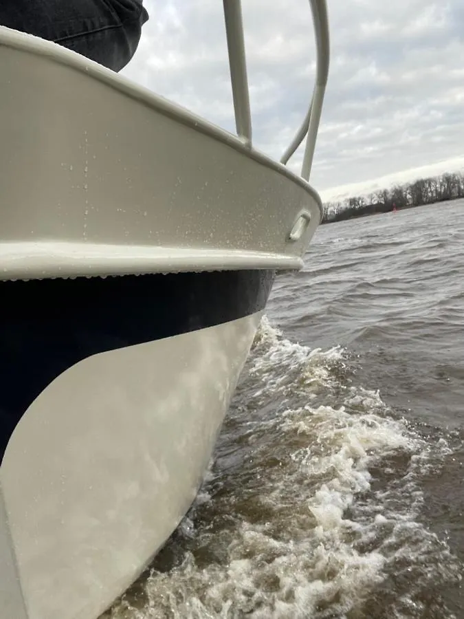 Suesses Motorboot - Bremen Ueberseestadt