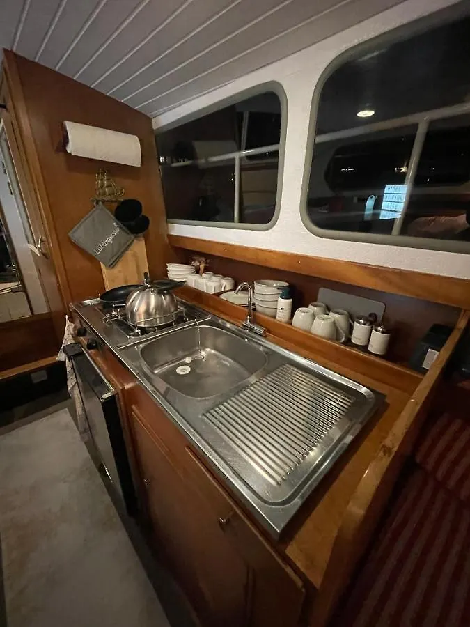 Suesses Motorboot - Bremen Ueberseestadt 0*,  Germany