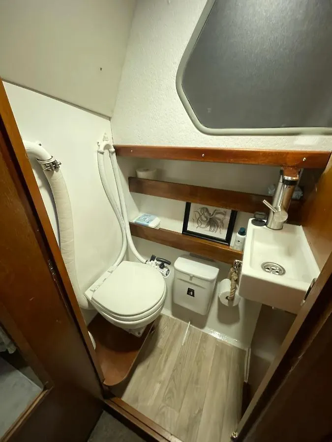 Suesses Motorboot - Bremen Ueberseestadt