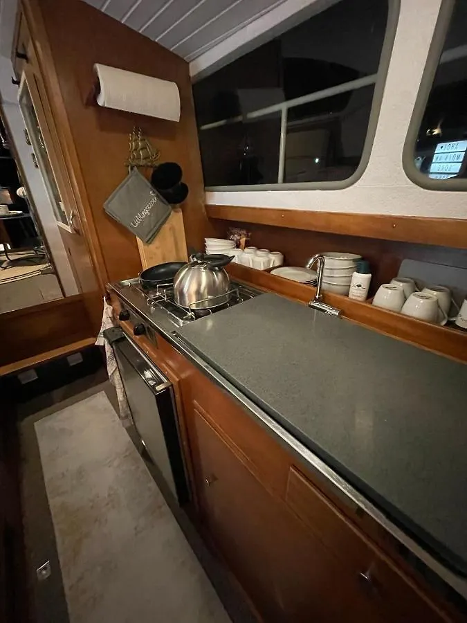 Suesses Motorboot - Bremen Ueberseestadt