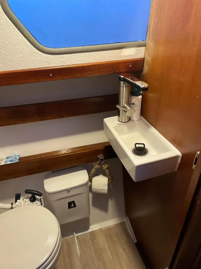 Suesses Motorboot - Bremen Ueberseestadt Germany